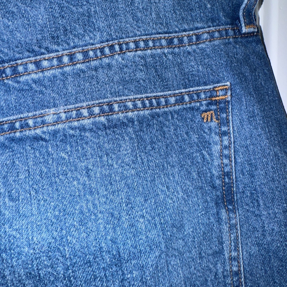 Madewell Relaxed Mid-Length Denim Shorts (31) - Picture 4 of 10